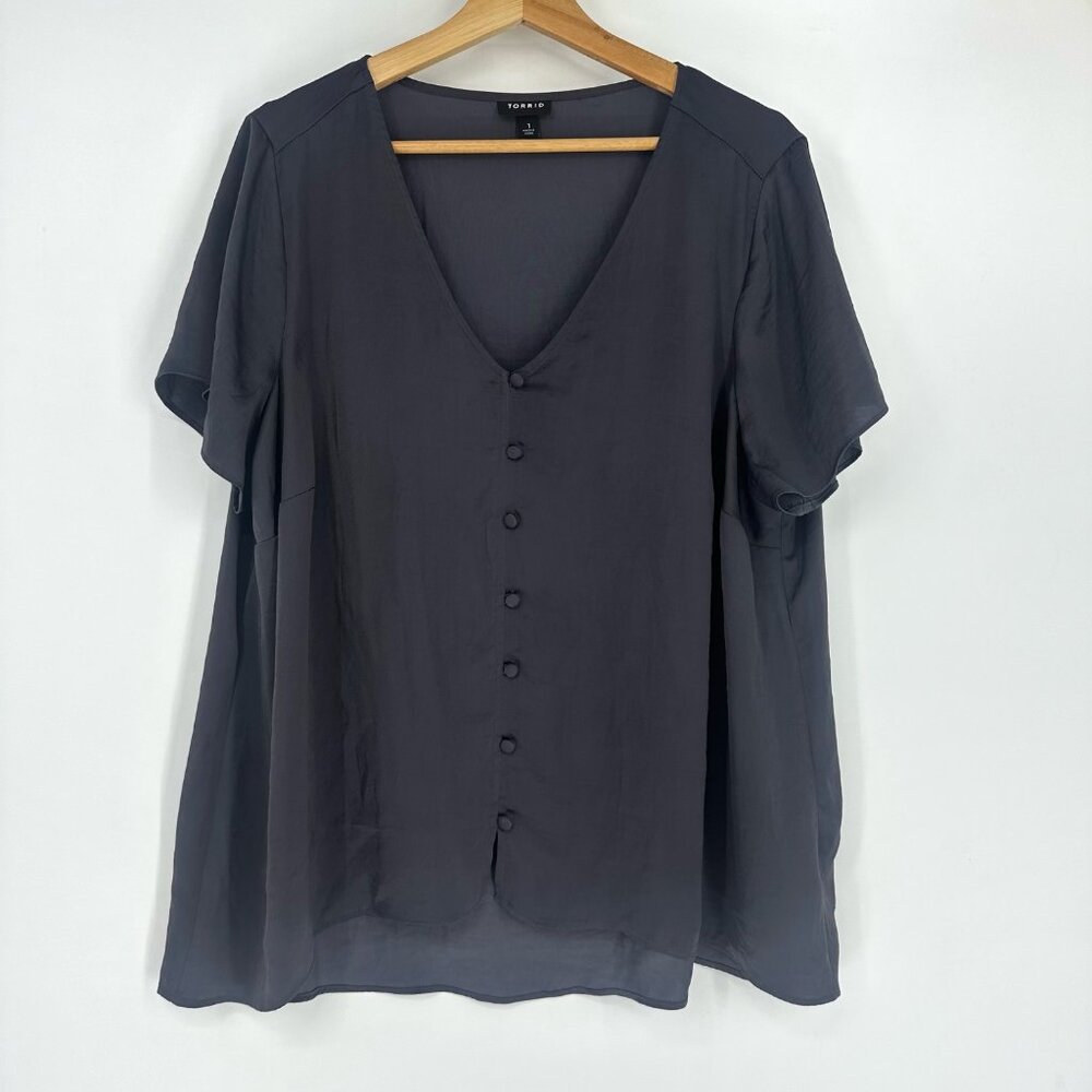 Torrid Plus Size Gray Silky Charmeuse Button-up V-neck Top Blouse Size 1X - Picture 3 of 8